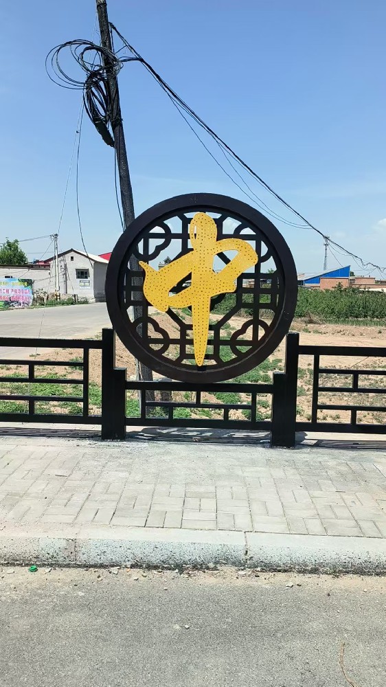 金属护栏焕新生：晨虹醇酸专用汽车漆，守护安全与美观